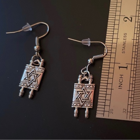 Star Of David Jewish Hebrew Sefer Torah Earrings - Picture 5 of 5